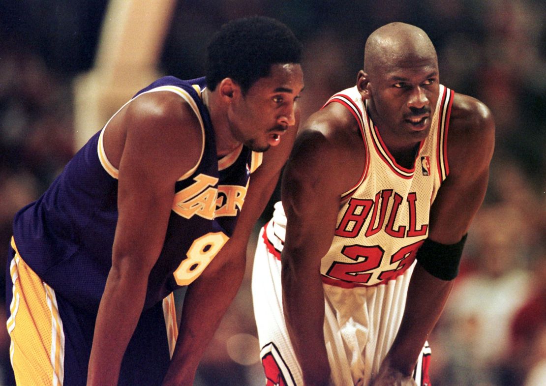 Bryant (L) modeled his basketball game after Michael Jordan, who he turned to for advice as a budding star and as a veteran facing retirement. 