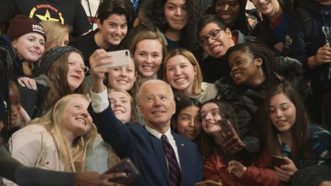 Mikva Challenge students with Joe Biden in Iowa