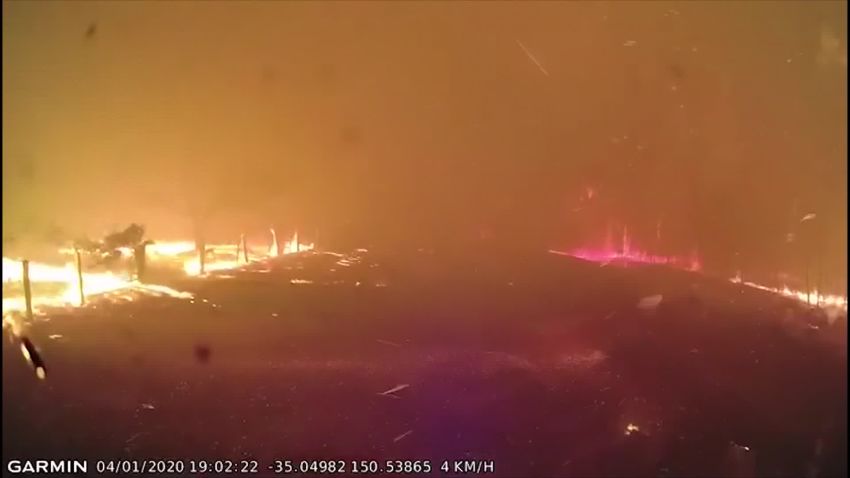 australia bushfire overtakes firefighters newsource vpx orig_00005204.jpg