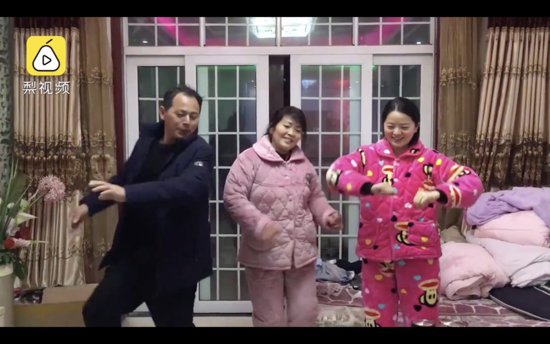 Living under lockdown, Wuhan resident Mr. Zhang has brought "square dancing" into his living room.