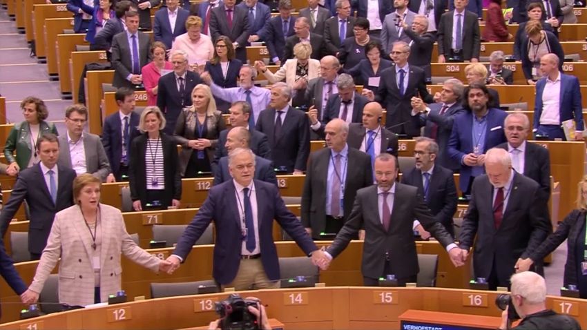 MEPs Auld Lang Syne