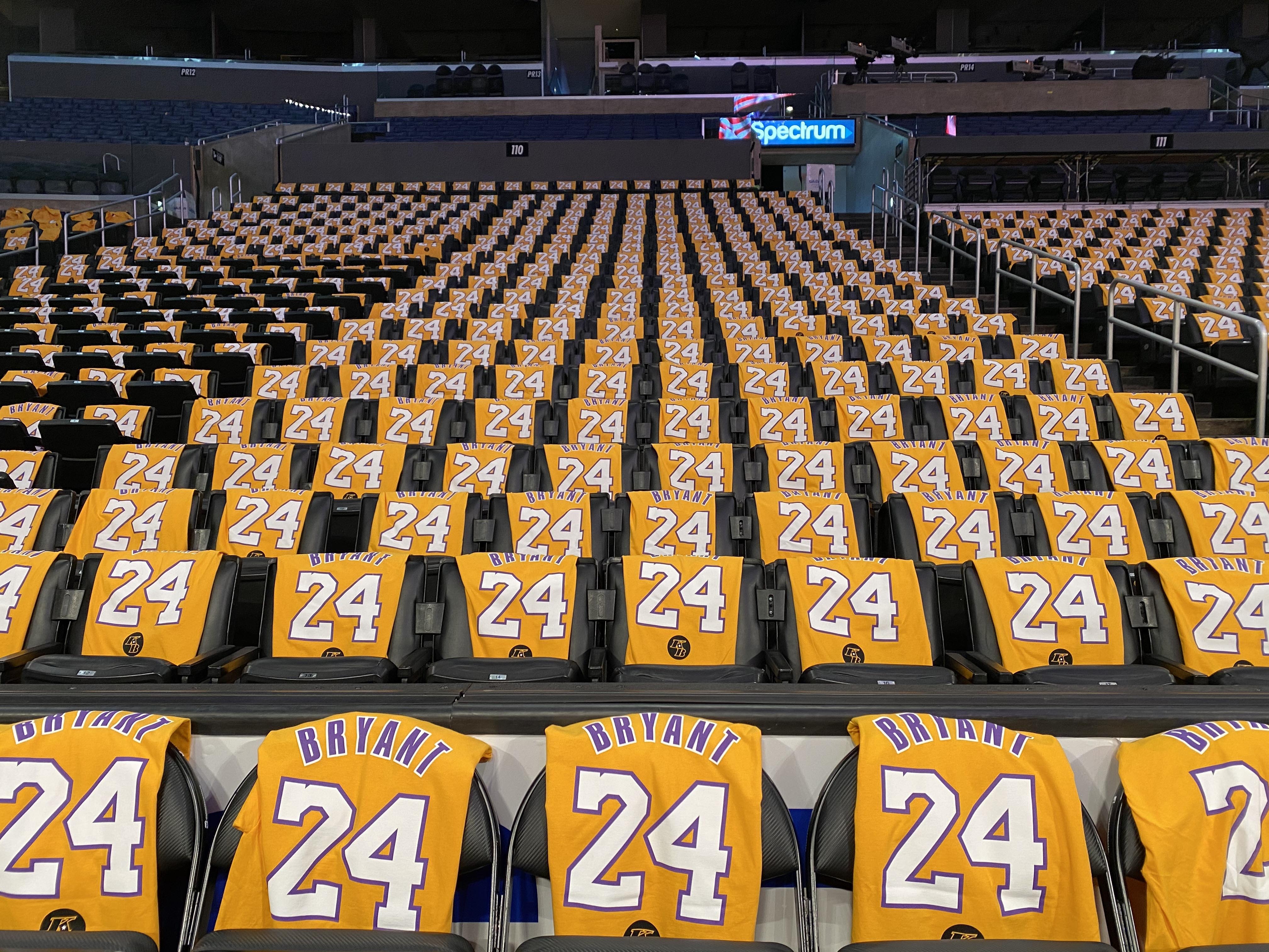 Kobe Bryant #24 Los Angeles Lakers NBA Black Jersey Style T-Shirt  Men's MEDIUM