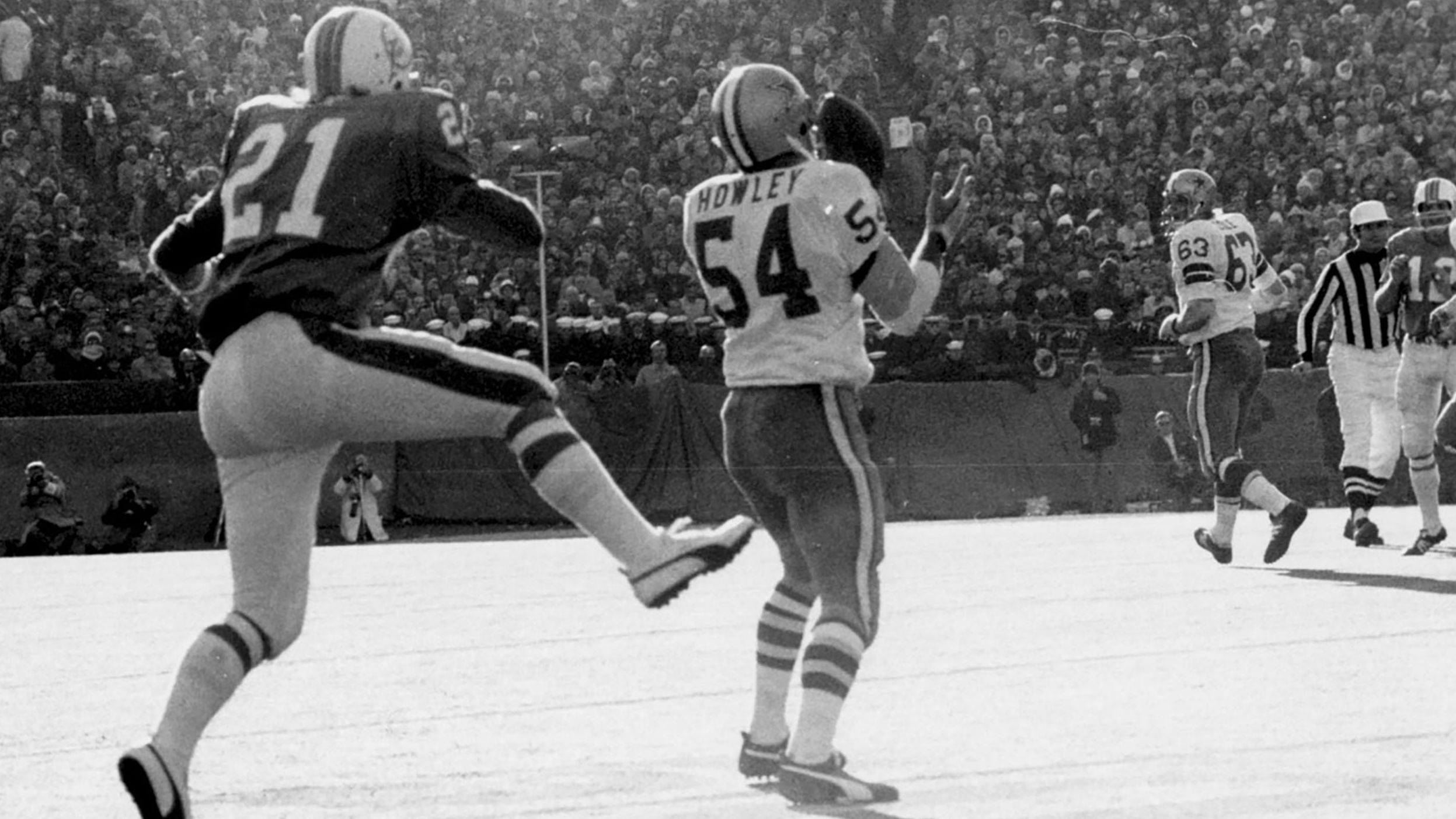 <strong>Super Bowl V (1971):</strong> Dallas Cowboys linebacker Chuck Howley intercepted two passes against the Baltimore Colts in Super Bowl V. Howley was named the game's MVP, but the Colts won the notoriously sloppy game with a Jim O'Brien field goal as time expired. To date, Howley remains the only player from a losing team to be named Super Bowl MVP. 