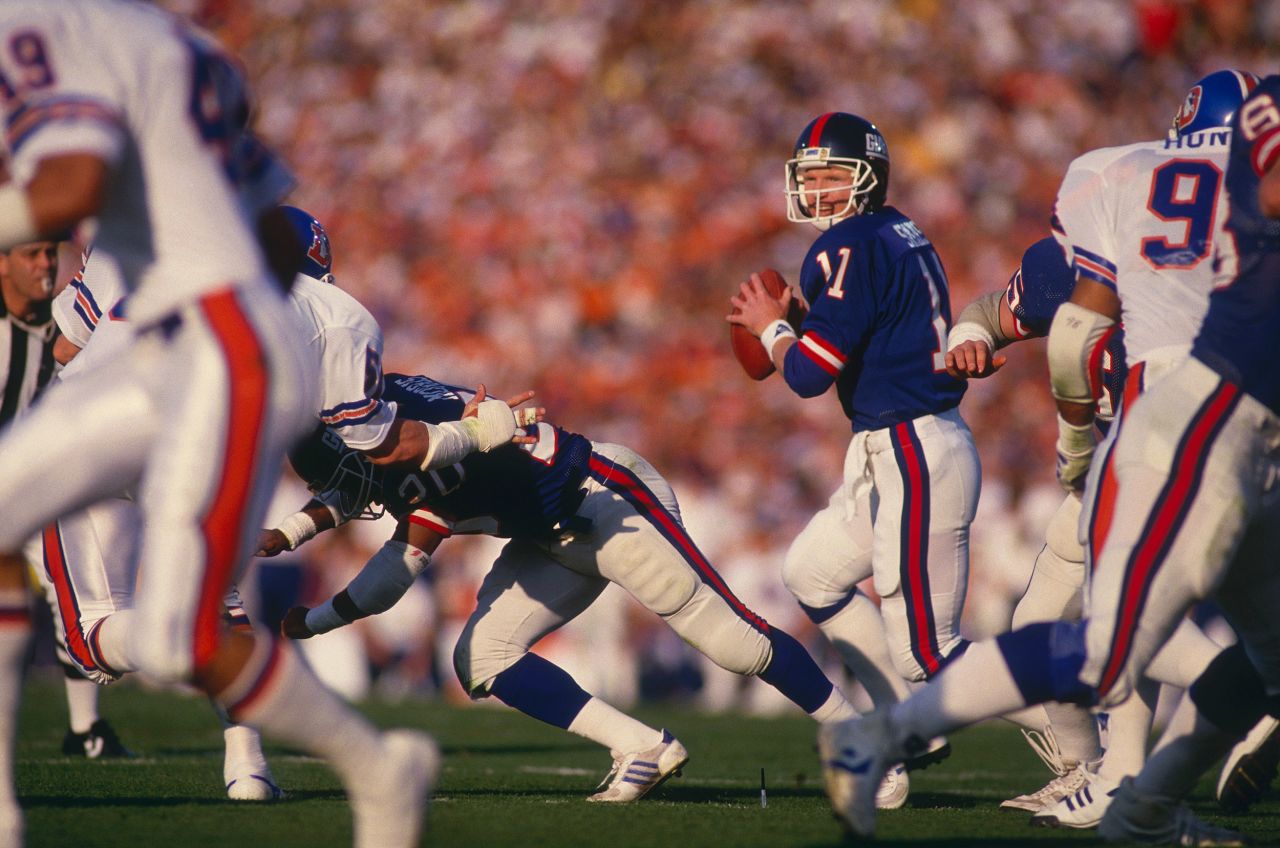 <strong>Super Bowl XXI (1987):</strong> New York Giants quarterback Phil Simms had a performance for the ages in Super Bowl XXI, completing 22 of 25 passes as the Giants beat Denver 39-20. It remains a Super Bowl record for completion percentage. Simms also had 268 yards passing and three touchdowns.