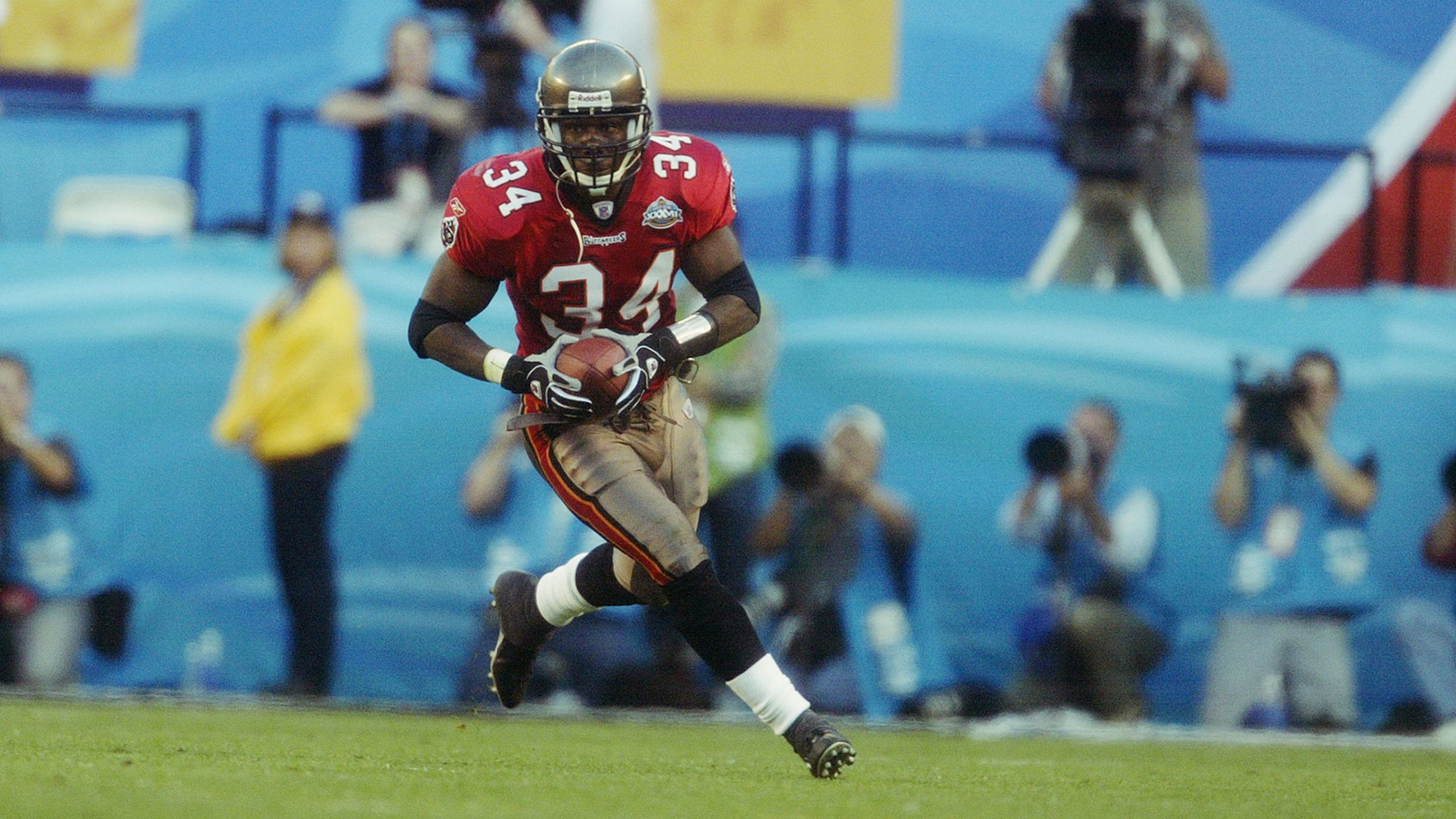 <strong>Super Bowl XXXVII (2003):</strong> Tampa Bay safety Dexter Jackson had two interceptions for a vaunted Buccaneers defense that led the way to a 48-21 victory over Oakland in Super Bowl XXXVII.