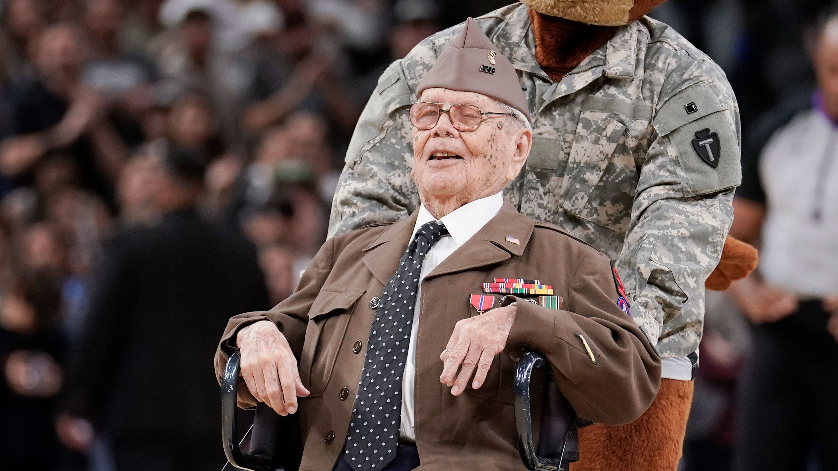 Super Bowl coin toss: Four 100-year-old World War II veterans will