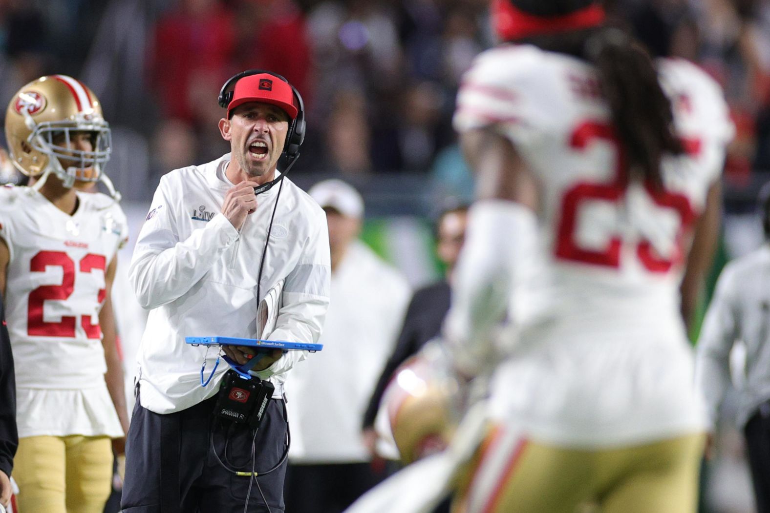 San Francisco head coach Kyle Shanahan instructs his players during the game.