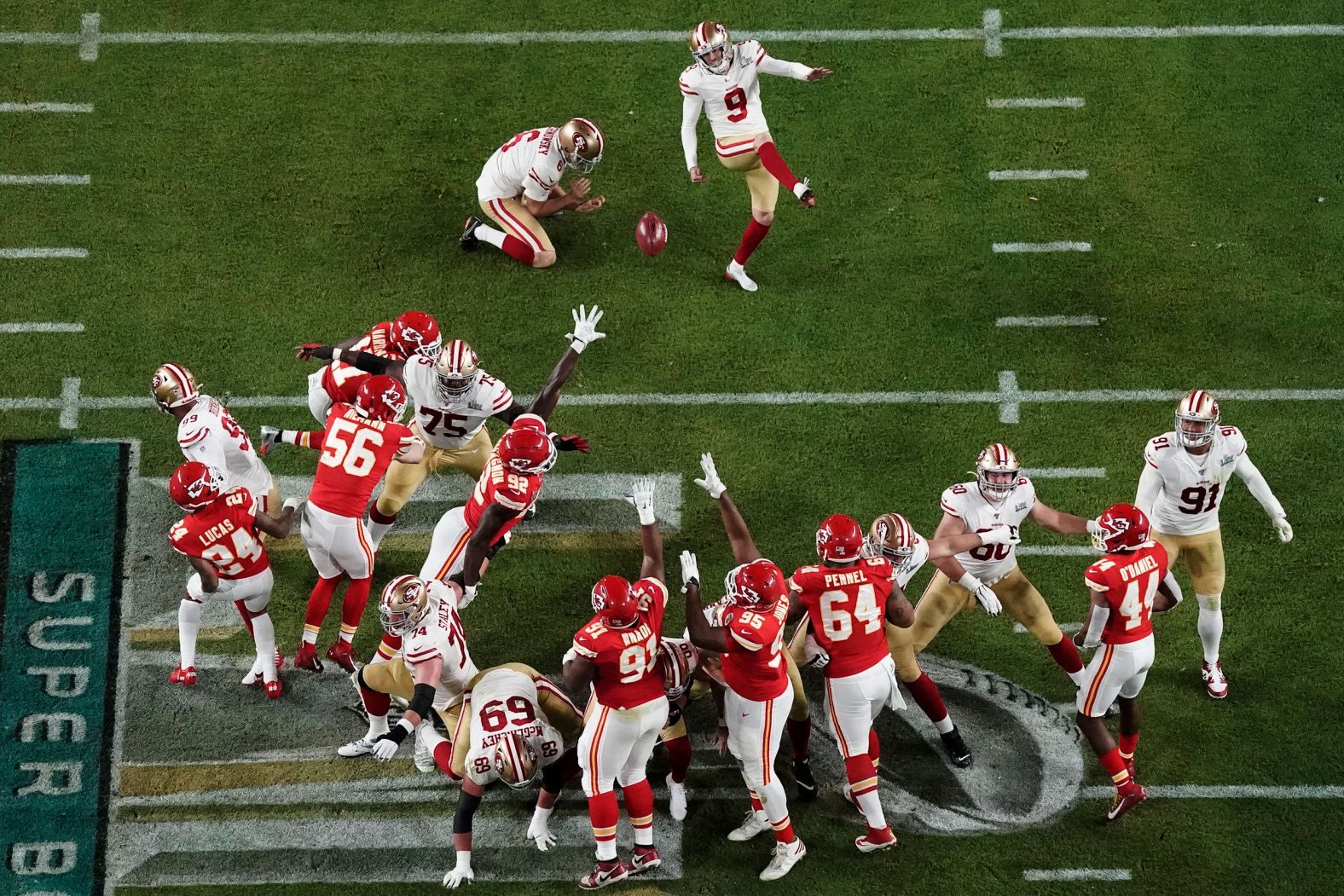49ers kicker Robbie Gould gives San Francisco a 13-10 lead in the third quarter.