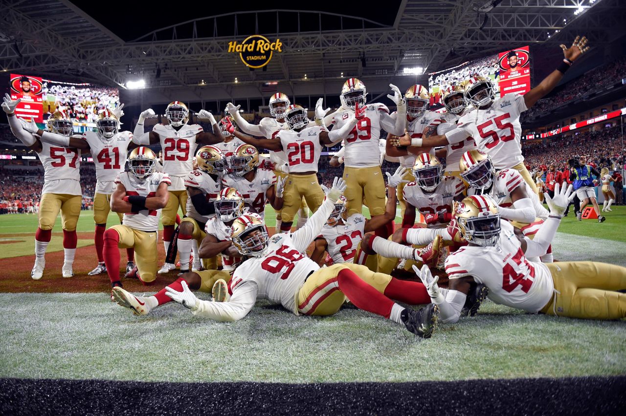 The 49ers celebrate after Fred Warner intercepted a Mahomes pass in the second half.