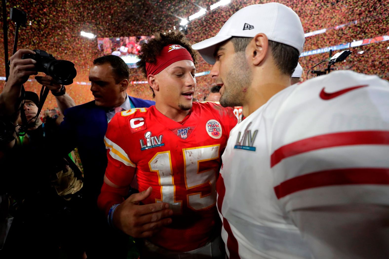Mahomes speaks with San Francisco quarterback Jimmy Garoppolo after the game.