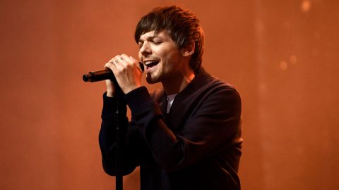 Louis Tomlinson se produit lors du z100 All Access Lounge au Pier 36 le 13 décembre 2019 à New York. 