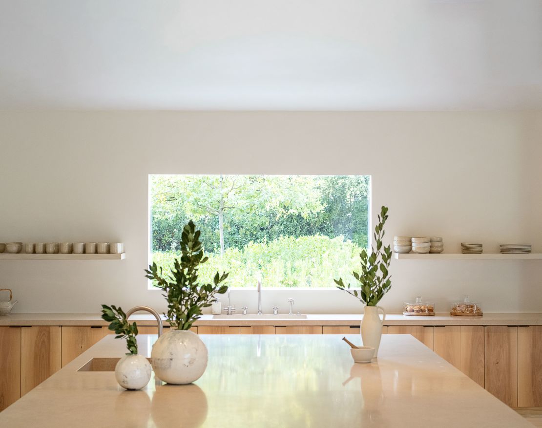 The kitchen island, topped with Shiro Tsujimura ceramic vases.