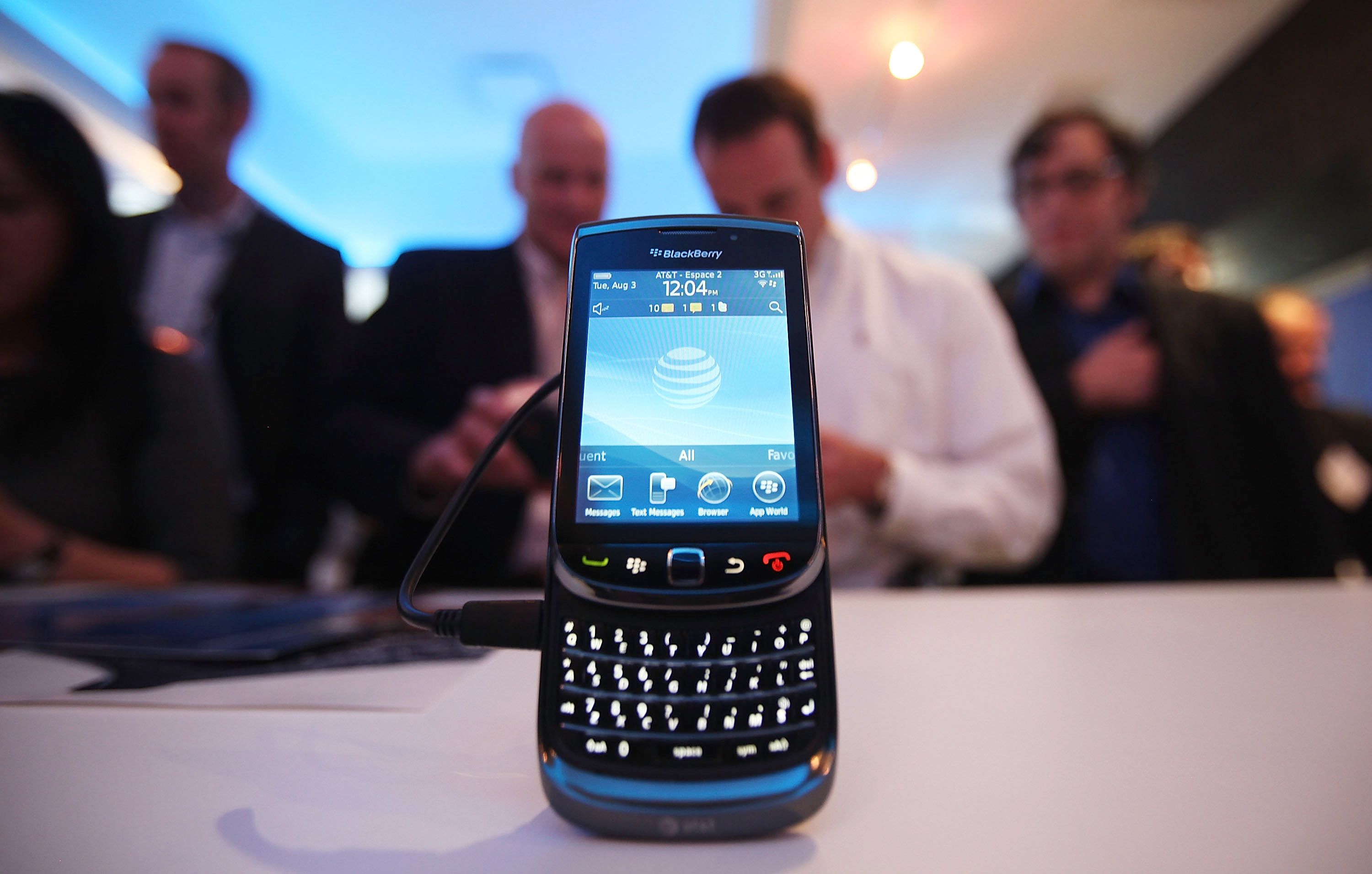 Motorola wants to replace Blackberry as the 'business phone' brand with  their ThinkPhone - Yanko Design