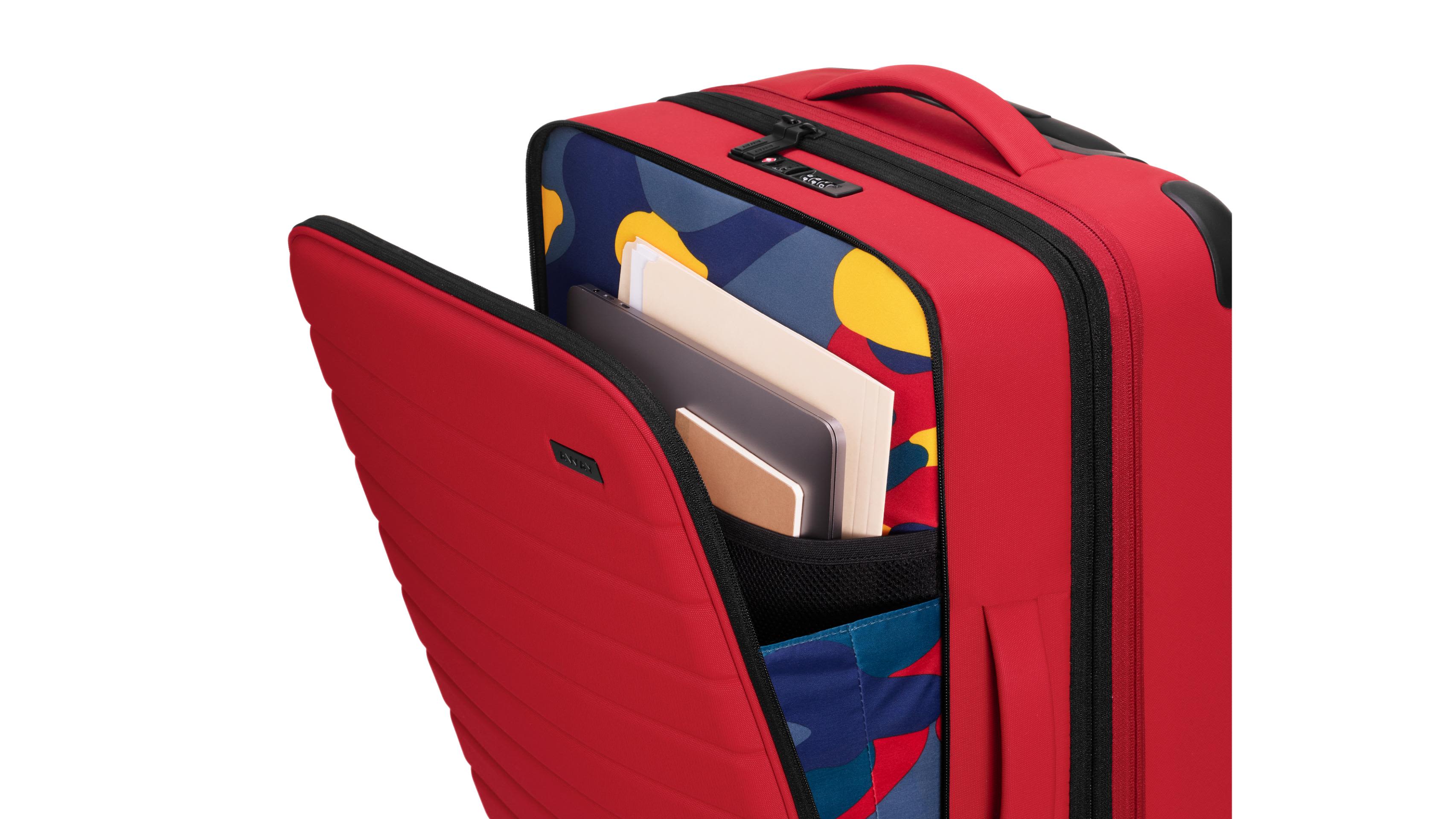 Away Luggage: Unpackaging – The Girl with The Red Backpack
