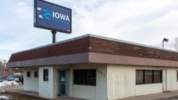 The Iowa Democratic party head office is seen on February 4,2020 in Des Moines, Iowa. - The US Democratic Party was unable to provide results from the Iowa state caucuses Tuesday despite spending millions of dollars, owing to what it called a technical glitch and President Donald Trump called incompetence.New Hampshire votes second, on February 11,2020 and tradition dictates that the top performers in Iowa board jets and race to The Granite State to capitalize on the momentum.