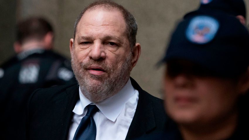 TOPSHOT - Disgraced Hollywood mogul Harvey Weinstein leaves the State Supreme Court on April 26, 2019 in New York, after a break in a pre-trial hearing over sexual assault charges. (Photo by Don Emmert / AFP)        (Photo credit should read DON EMMERT/AFP via Getty Images)