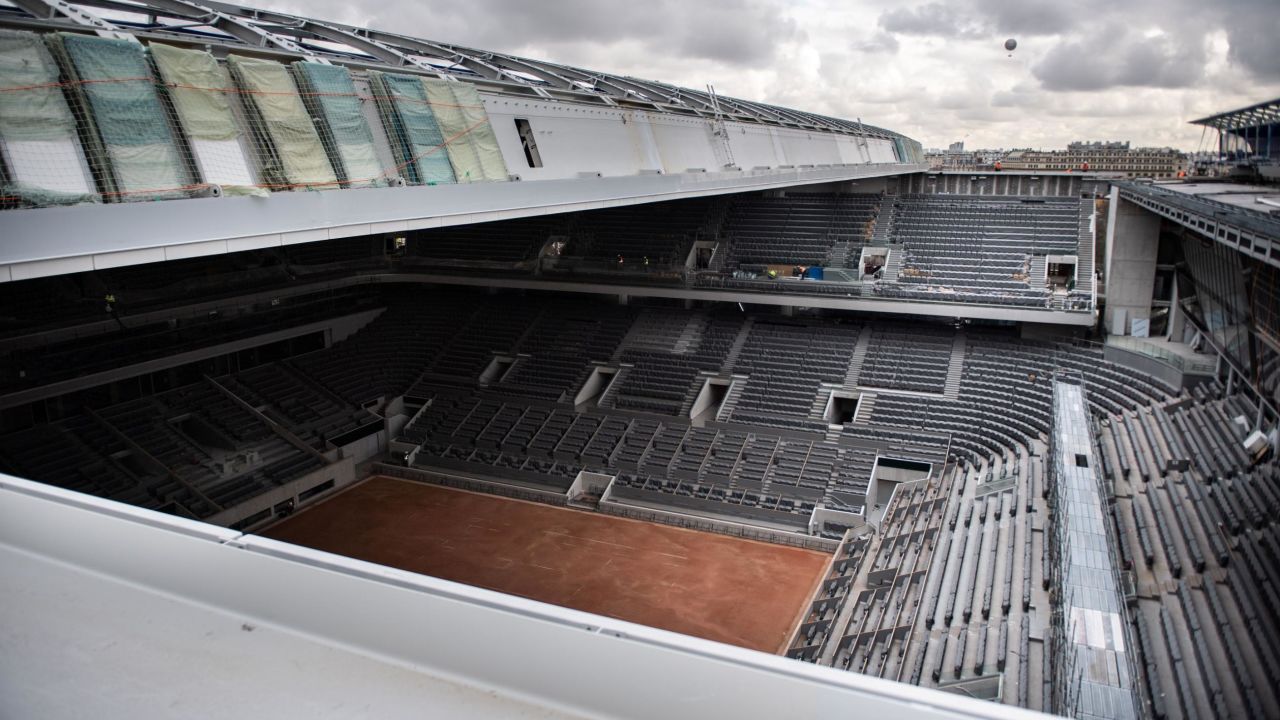 Roland Garros becomes the final tennis grand slam venue to install a roof. 