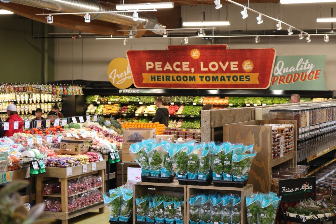 How a beloved organic grocery chain collapsed