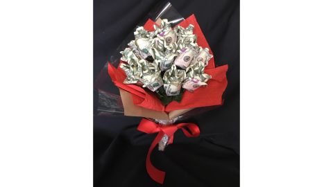05 unique valentines day bouquets_money