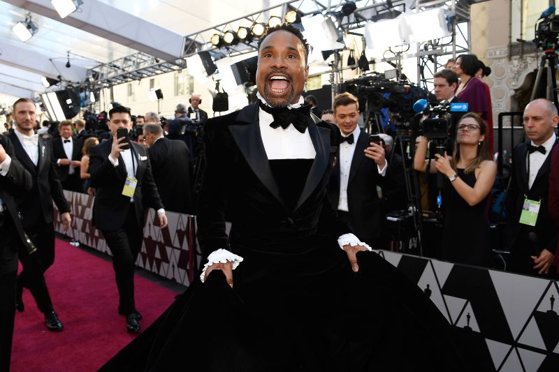 Man wears outlet dress to oscars