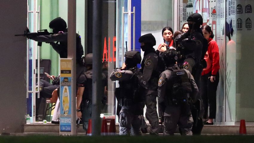 Thailand security forces enter in a shopping mall as they chase a shooter hidden in after a mass shooting in front of the Terminal 21, in Nakhon Ratchasima, Thailand February 9, 2020. REUTERS/Athit Perawongmetha