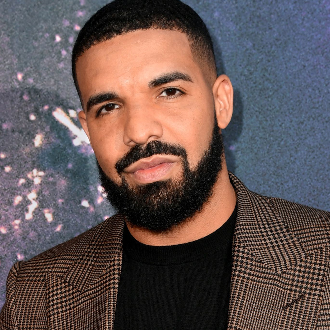 1371px x 1371px - Drake shares first pictures of his son, Adonis, on Instagram | CNN