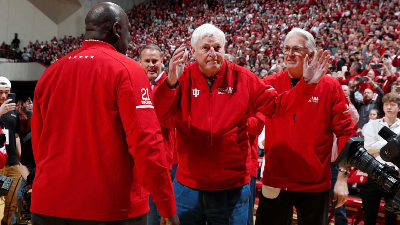 former coach Bob Knight returns to Indiana court after | CNN
