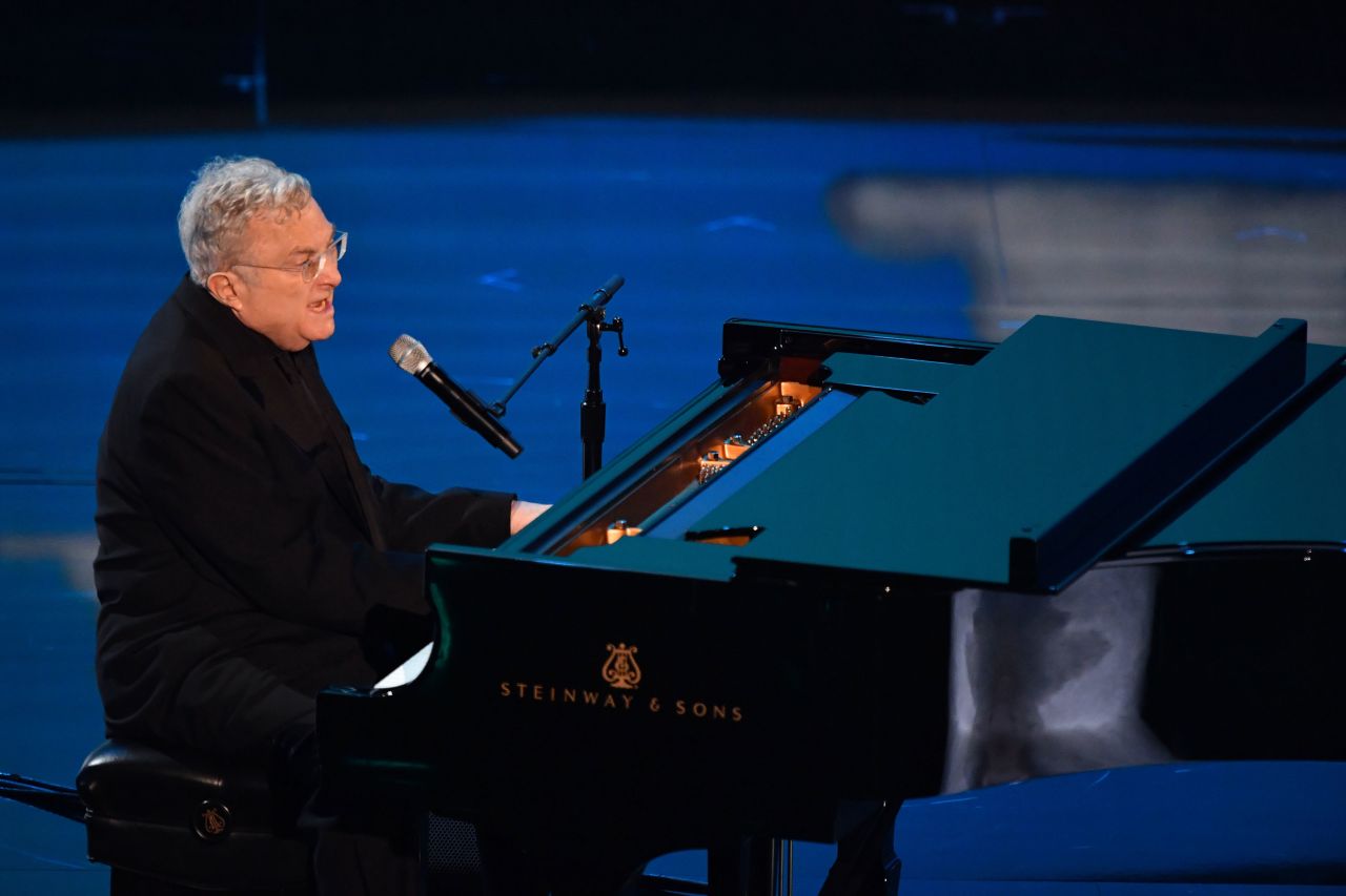 Composer Randy Newman performs "I Can't Let You Throw Yourself Away," a song from "Toy Story 4."
