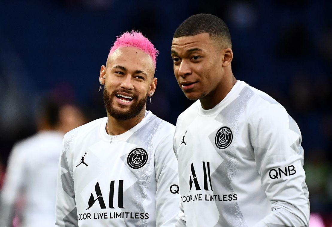 Neymar and Mbappe talk ahead of PSG's match against Montpellier. 