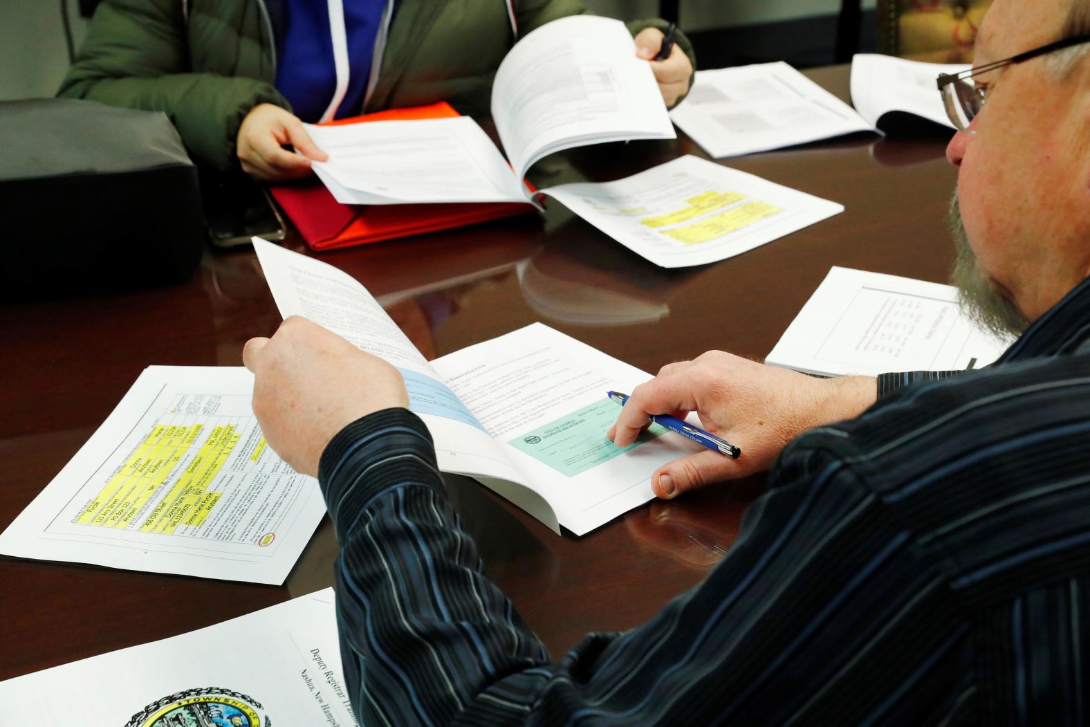 Paul Bergeron of the Nashua City Clerk's Office holds a training session for a precinct voter registrar on February 10.