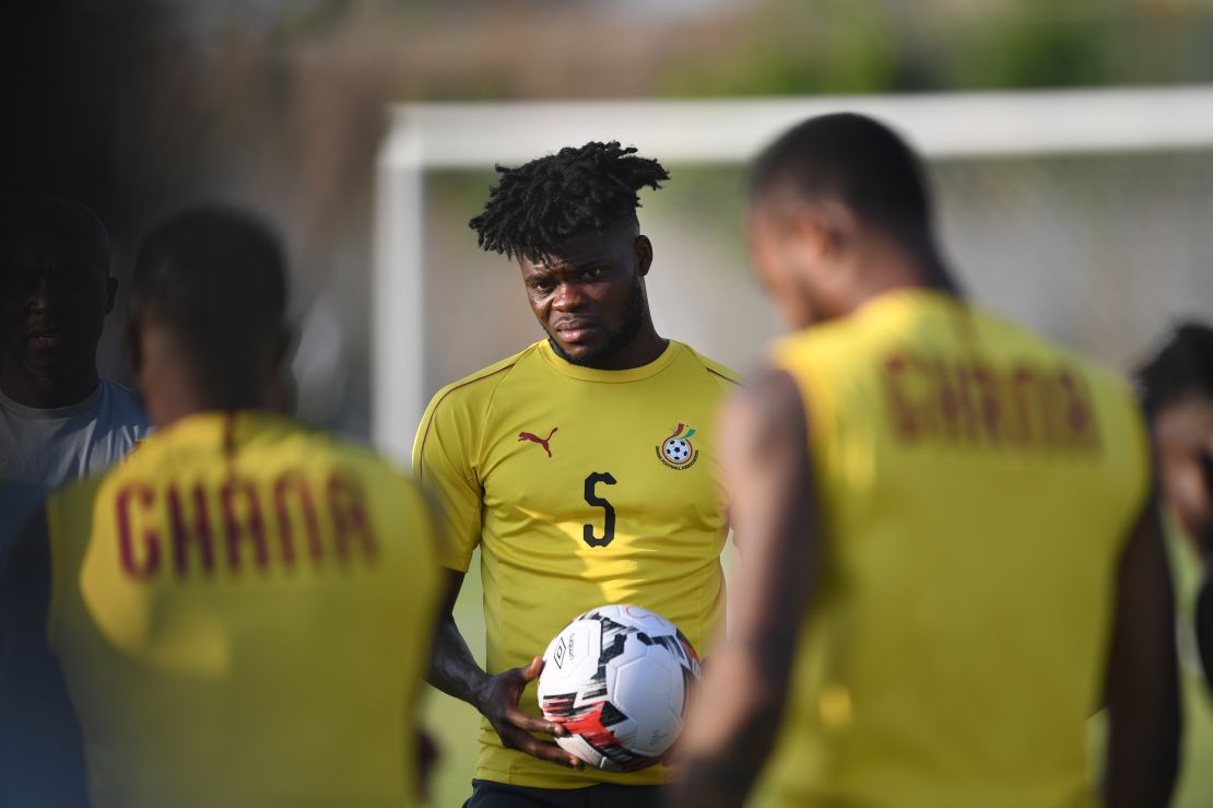 Partey (C) attends a training session at the Ismailia Stadium, on June 28, 2019, on the eve of the 2019 Africa Cup of Nations (CAN) group F football match between Cameroon and Ghana. 