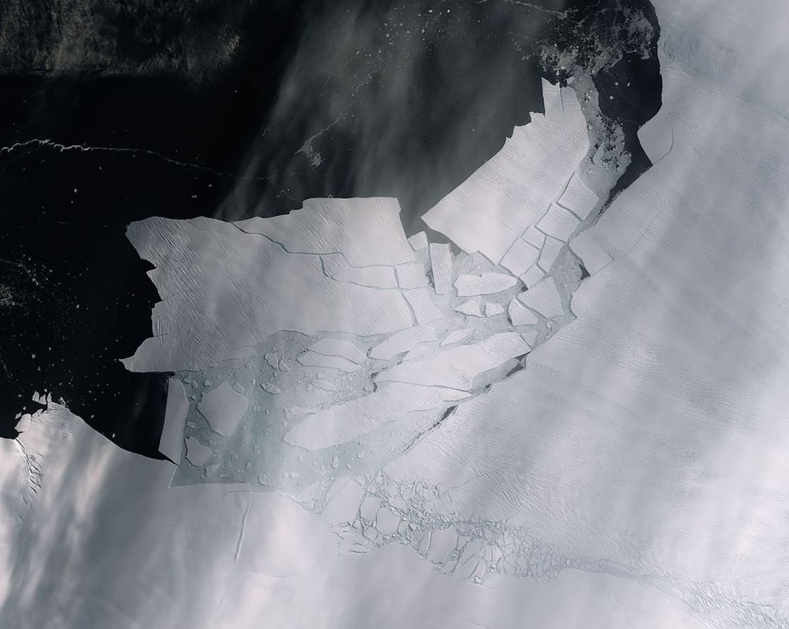 The Pine Island Glacier recently spawned an iceberg over 300 square kilometers that very quickly shattered. This almost cloud-free image, captured Tuesday by the Copernicus Sentinel-2 mission, shows the freshly broken bergs in detail.