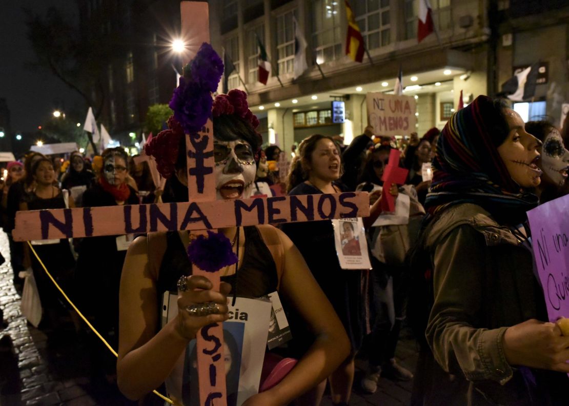 A previous protest over the rate of proesuctions over femicide in Mexico.