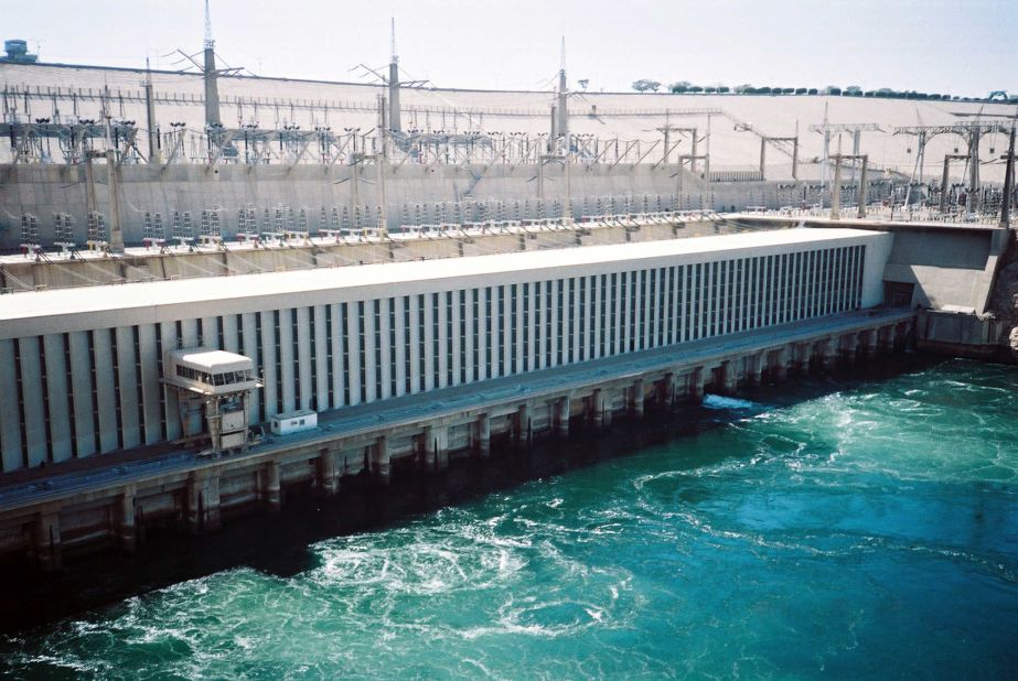<strong>Aswan High Dam: </strong>Completed in 1970, the vast construction supplies electricity and helps irrigate fields.