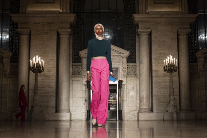 A model walks the runway during the Oscar De La Renta Show at The New York Public Library on February 10, 2020 in New York City. 