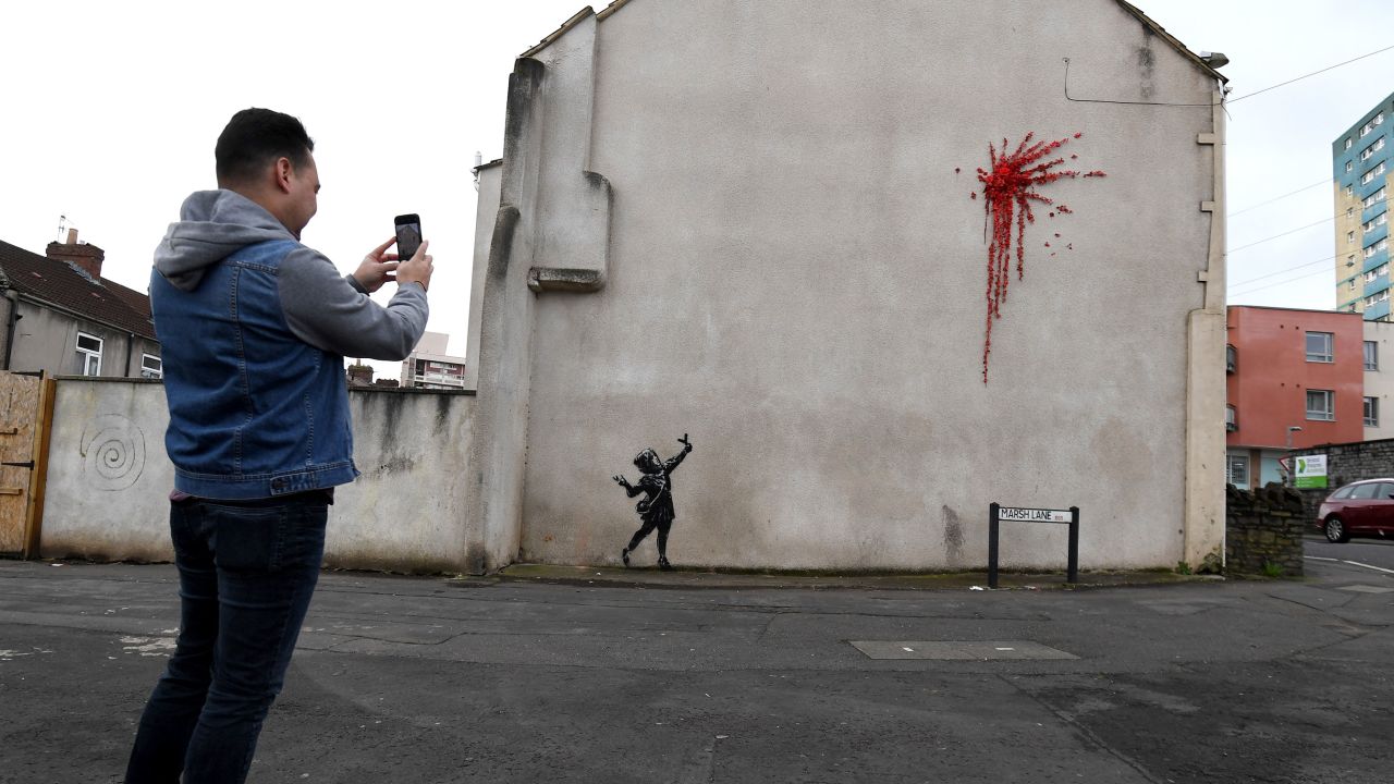 Banksy New Mural Shows Up In Bristol Just In Time For Valentines Day Cnn 1161