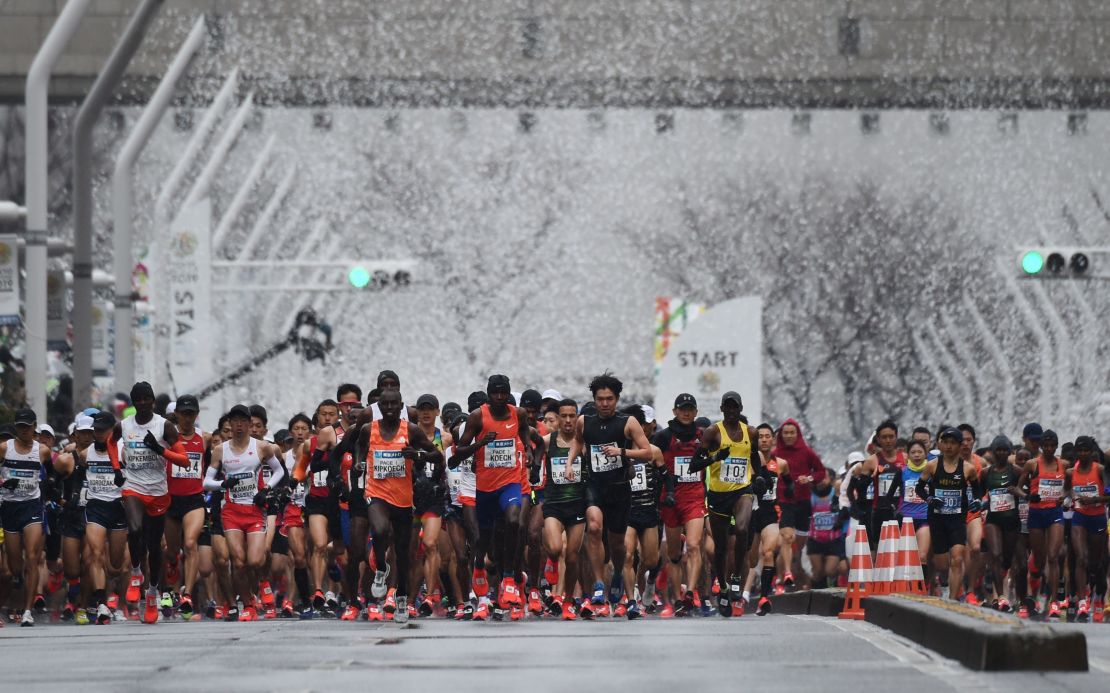 Runners start the 2019 Tokyo Marathon.