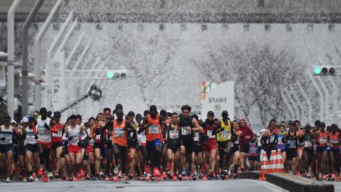 Runners start the 2019 Tokyo Marathon.