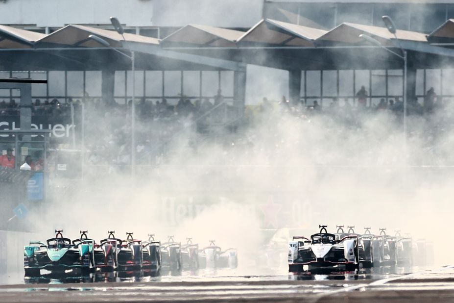 <strong>Mexico City, R4:</strong> Porsche's Andre Lotterer (right) led the field off the grid from pole in what was an incident filled Mexico E-Prix.