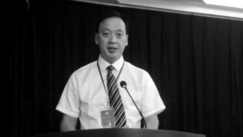 The president of Wuhan's Wuchang Hospital in central China's Hubei Province, Liu Zhiming, died at the age of 51 from the novel coronavirus pneumonia, or COVID-19, on Tuesday.
Liu died at 10:54 despite all attempts made by medical staff to cure him, Wuhan Municipal Health Commission said in an online statement.
Wuchang Hospital was among the first designated to treat infections related to the epidemic. Liu had led the medical staff in the fight against the virus and had made important contributions in the city's prevention and control efforts, according to the statement.
Chinese authorities said as of February 11, more than 1,700 medical workers have been infected and six have died.