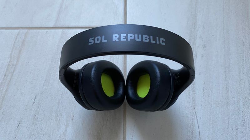 Sol republic best sale wireless headphones review