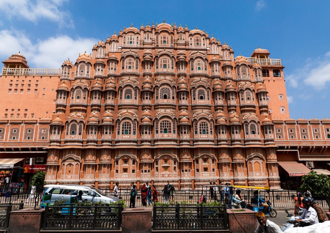 How many of the 953 windows of the Hawa Mahal can you count?