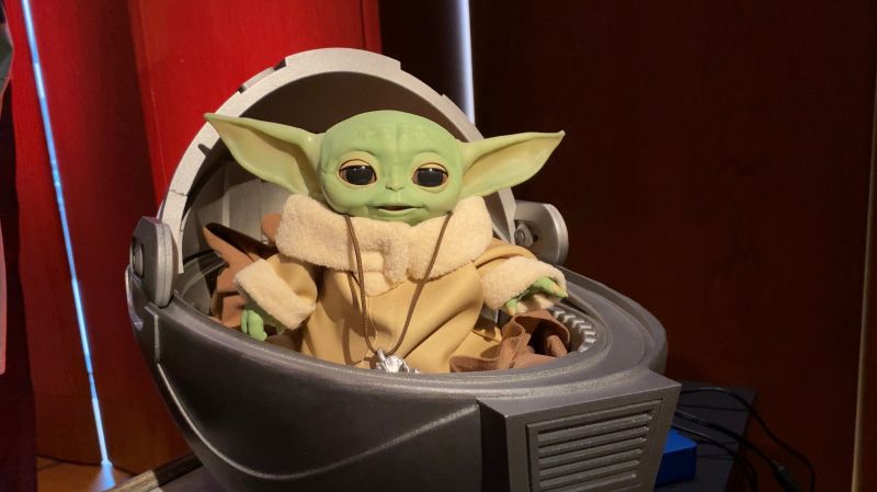 Hasbro animatronic baby deals yoda