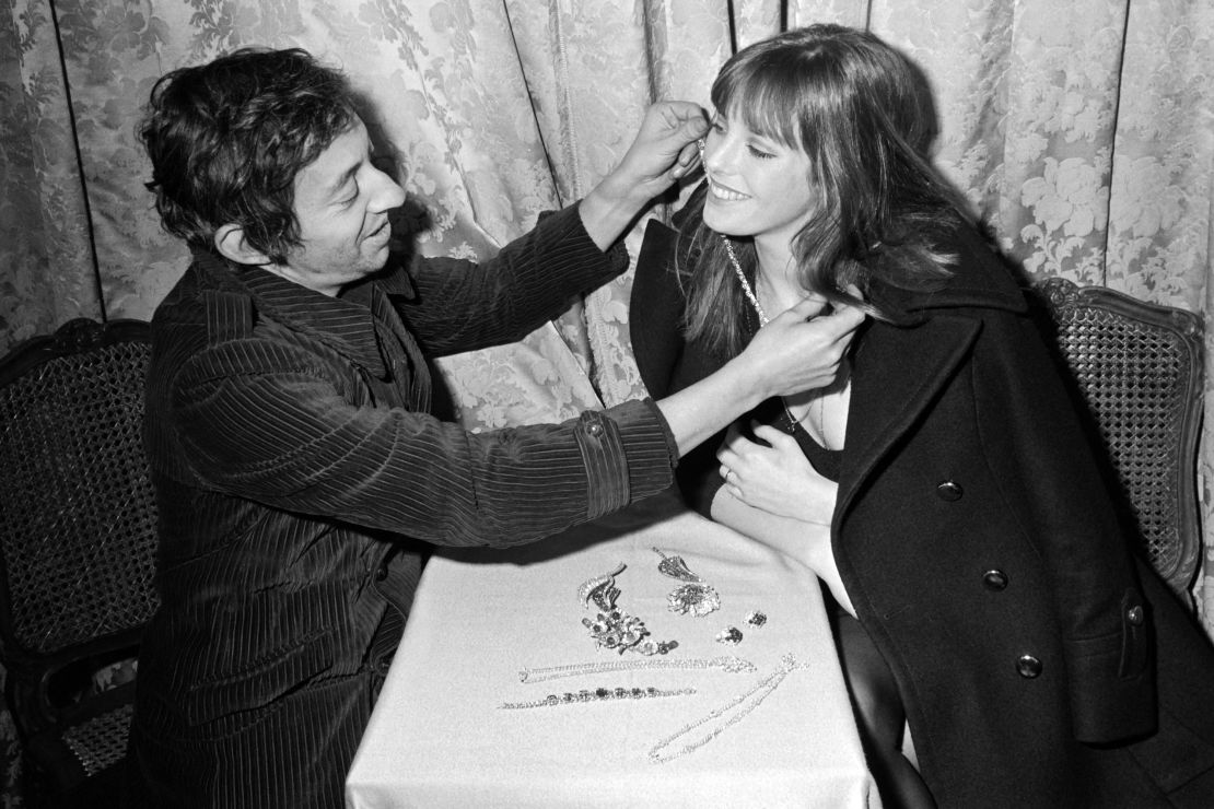 Gainsbourg and Birkin pictured at an exhibition opening at a Paris jeweler. 