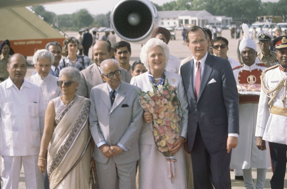 Barbara Bush, center, and her husband, then-Vice President George H. W. Bush, were greeted at the airport by the Indian Vice President Mohammad Hidayatullah, third from right, after they arrived in New Delhi for a three-day visit.