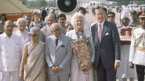 Barbara Bush, center, and her husband, then-Vice President George H. W. Bush, were greeted at the airport by the Indian Vice President Mohammad Hidayatullah, third from right, after they arrived in New Delhi for a three-day visit.