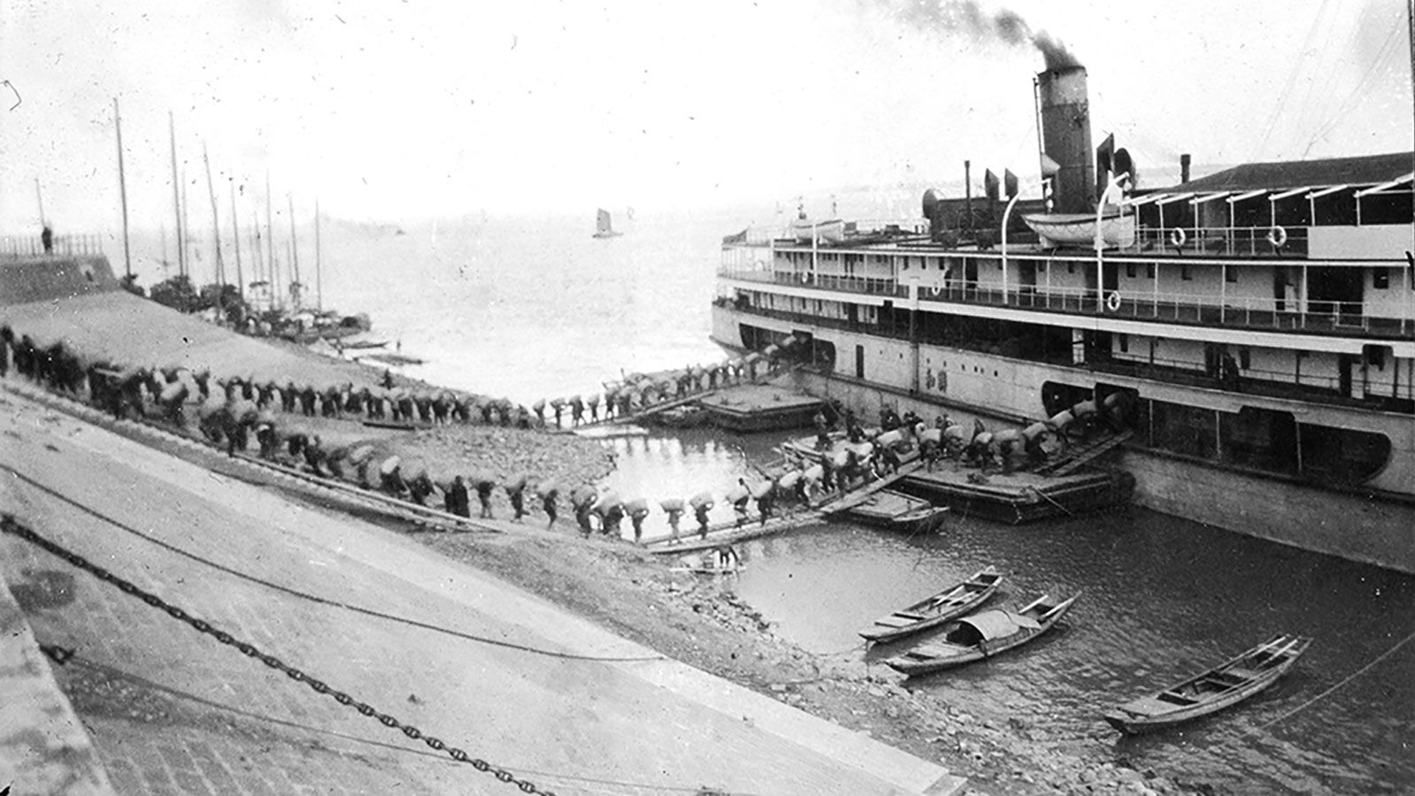 A steamer is loaded in Hankow.