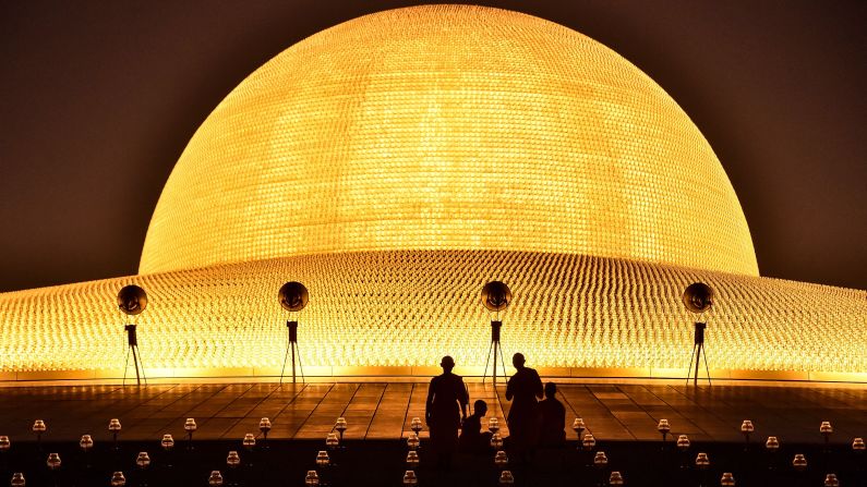 <strong>Bangkok:</strong> Buddhist monks gather during Makha Bucha celebrations at Wat Phra Dhammakaya temple on February 8. 