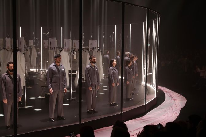 Gucci models stood behind a revolving carousel before taking their spot on the outer platform