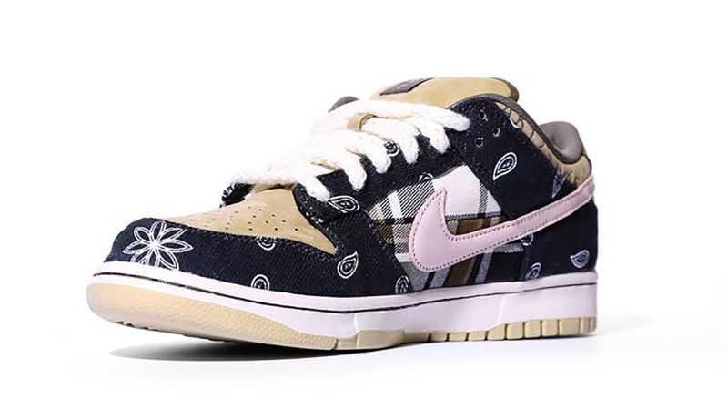 Ontaarden leerboek globaal Travis Scott just released his new Nike SB Dunk sneakers, and they're  already sold out | CNN Business
